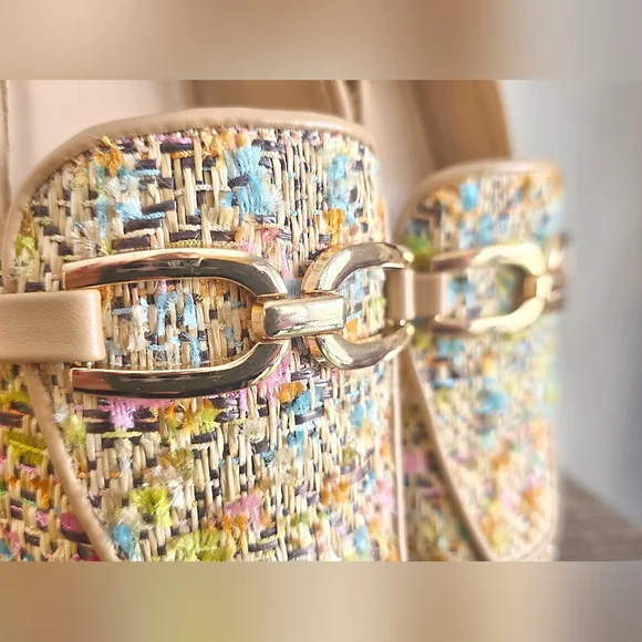 New Tahari Multi Colored Tweed Loafers With Gold Hardware Size 8.5 - Picture 4 of 8